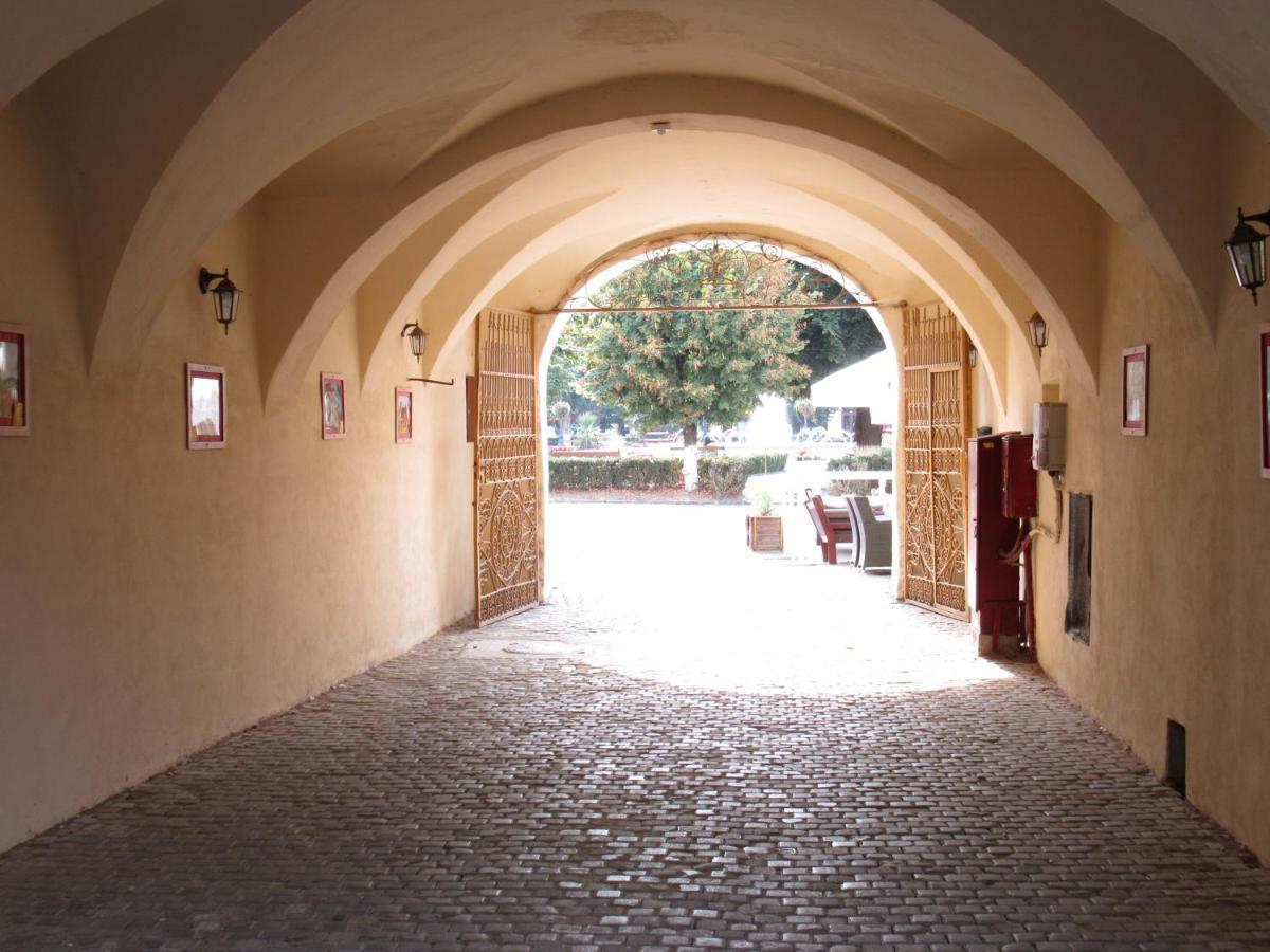 Ferdinand Apartments Medgyes Kültér fotó